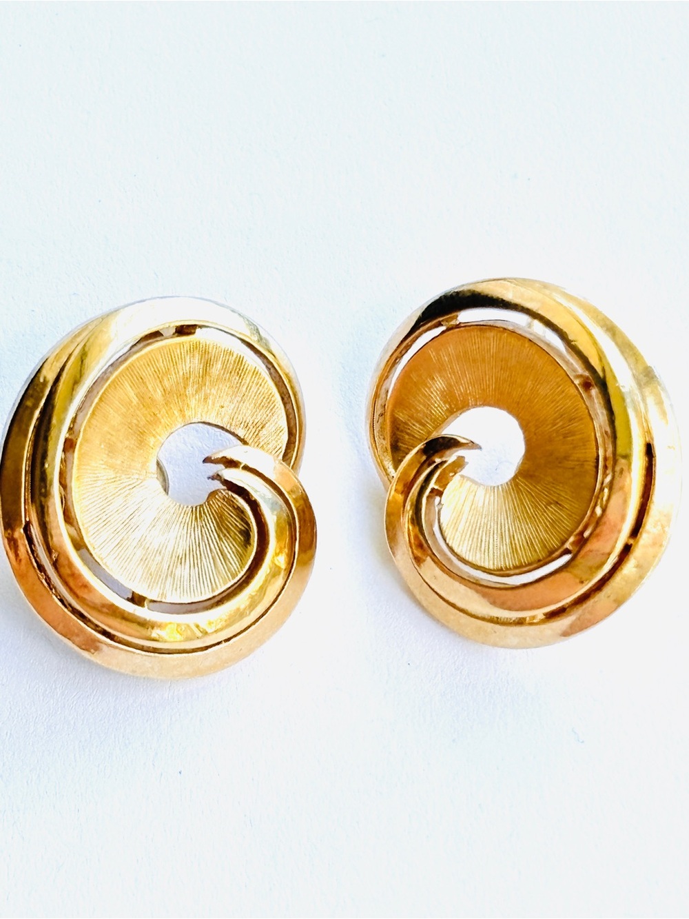 Crown Trifari Signed Gold Tone Swirl Earrings Vintage Abstract Modernist Clip-on